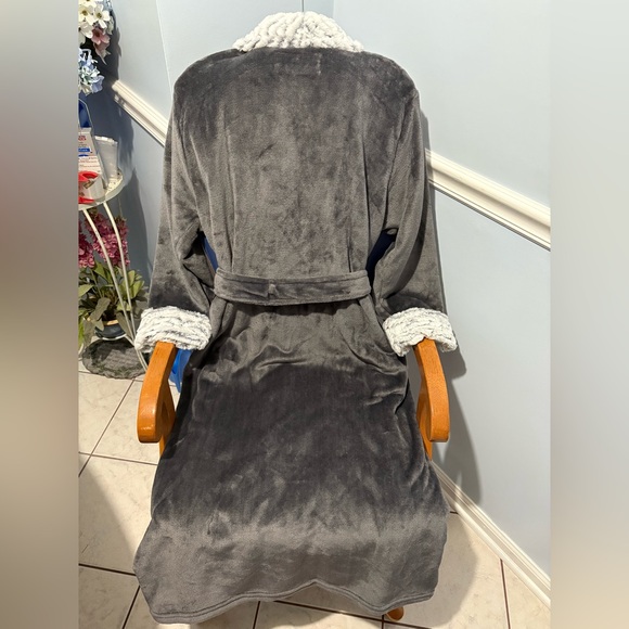 NWOT Carole Hochman women’s gray, long plush wrap robe, Size Large - Picture 11 of 15